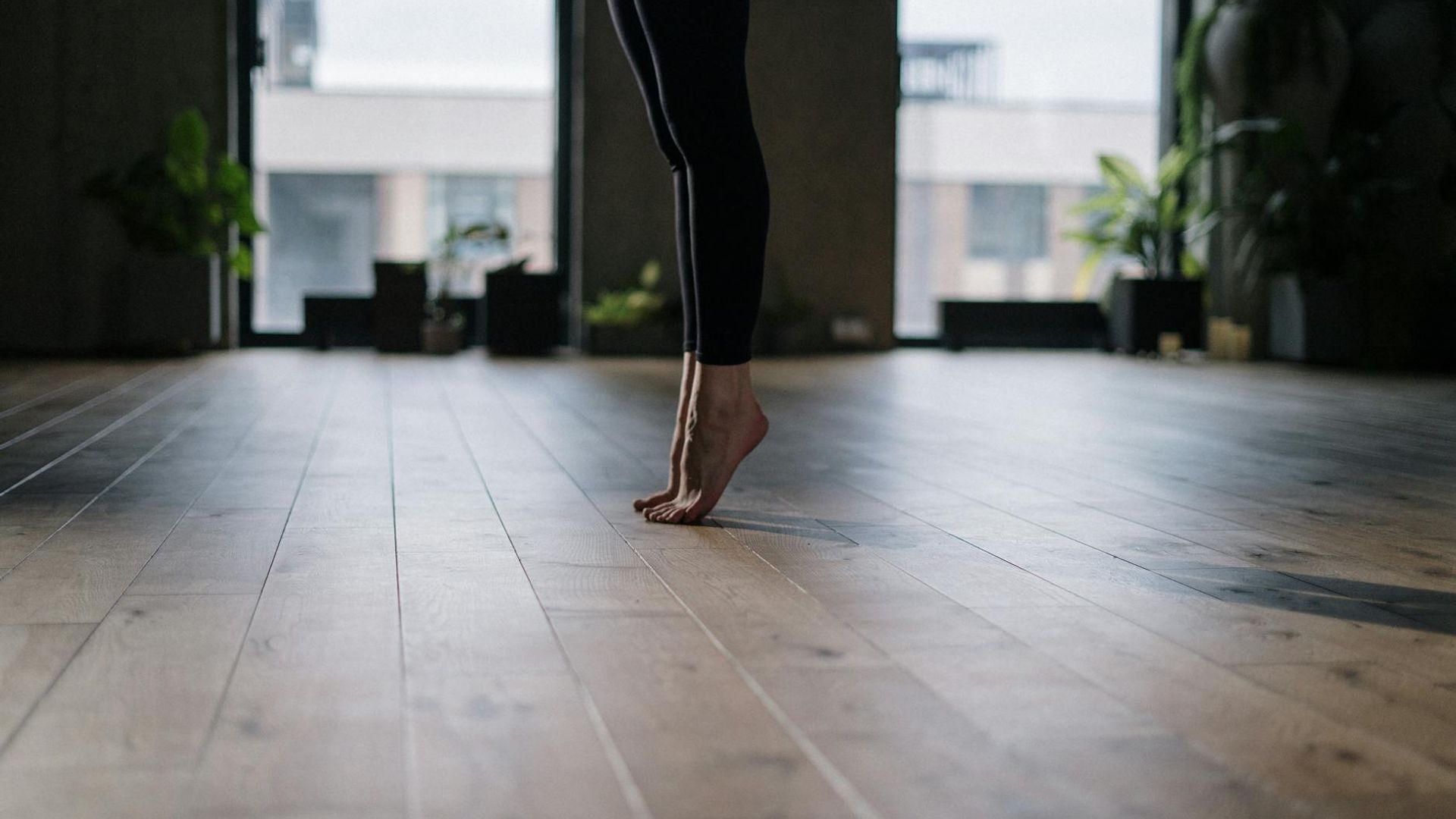 Calm and minimalist space for yoga practice with soft light.